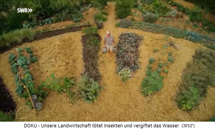 Le
                    Bec-Hellouin: Charles Herv�-Gruyer betritt das
                    Mandalafeld mit zwei vollen Gieskannen