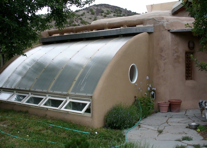 Angebautes
                                Grubengewächshaus von Rob Stout in
                                Embudo in New Mexico ("USA")