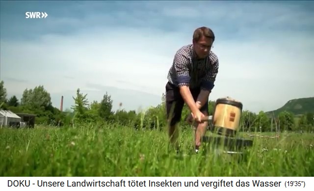 Bad Lauchst�dt,
                                    Professor Nico Eisenhauer nimmt eine
                                    Bodenprobe 01