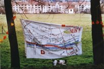 Das Protesttransparent gegen die
                          zerst�rerische und risikoreiche Linienf�hrung
                          der Zollfreistrasse