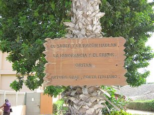 Zoo "Legendenpark" in Lima San
                          Miguel, Spruch von Arturo Graf