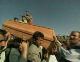 Das Kind
            Volkan, 6 Jahre al, wurde in Hamburg Opfer von zwei
            Kampfhunden und in Anatolien in der T�rkei begraben