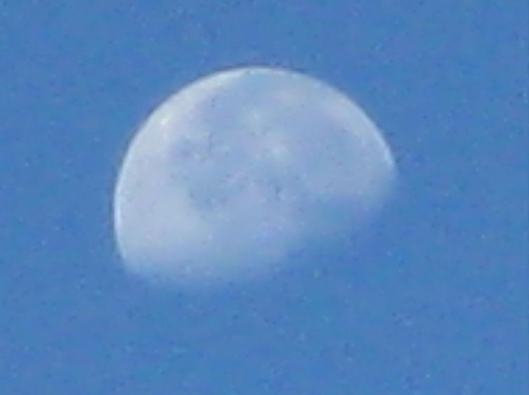 Spanien Alcal� de Henares: Mond in
                      Weiss am 12.9.2025