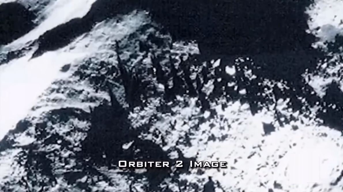 Sonde FAUSSE Orbiter 2 montre des
                      structures artificielles FAUSSES sur la Lune
                      FAUSSE