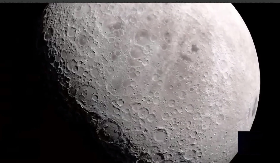 Les crat�res de la lune
                          FAUSSE [sur le mod�le lunaire] sont tous de la
                          m�me profondeur