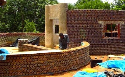 Flaschenhaus
              in Nigeria 01