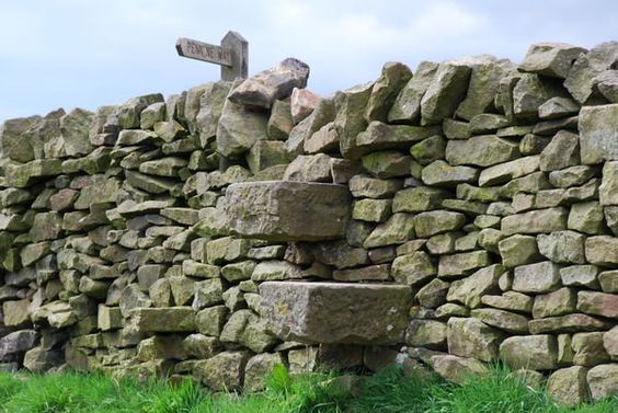 Muro seco con escalones
                            incorporados 02 en el sendero "Pennine
                            Way" en Inglaterra de Manchester
                            (Inglaterra) a Escocia
