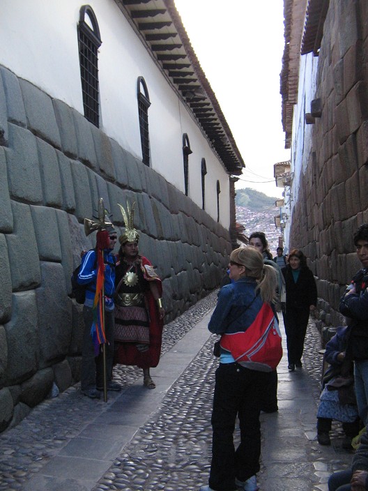 Cusco Jir�n Hathumrumiyoq
                          con muro seco de los Incas 1