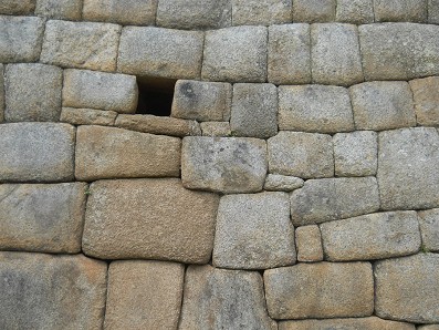 Machu Picchu (Peru), the big dry
                      wall - a drainage
