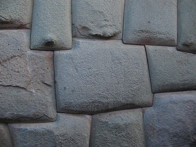 Cusco Jir�n Hathumrumiyoq con muro seco
                            de los Incas, piedra de 9 puntos