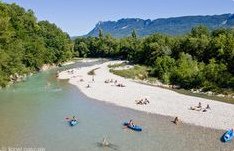 R�o Dr�me con
                    kayakistas