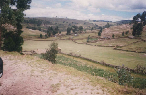 Millpo
                        / Millpu bei Ayacucho (Peru): Feldmauern