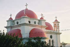 Griechisch-orthodoxe Kirche mit
                                Kuppel (Symbol f�r die Seele) im Viereck
                                (Symbol f�r die Aussenwelt), z.B. in
                                Capernaum / Kfar Nahum