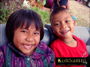 Lachende Kinder aus Koh Samui, Thailand