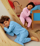 Kinder im Schlafanzug