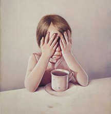 Das
                        ungeliebte Kind ist allein am Tisch und h�lt die
                        Augen bedeckt