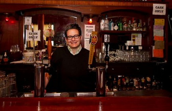 bar lesbien (Lexington Bar � San
                    Francisco[5])