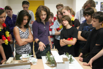 "Baupiloten": Kinder und
                                Sch�ler planen am Umbau mit