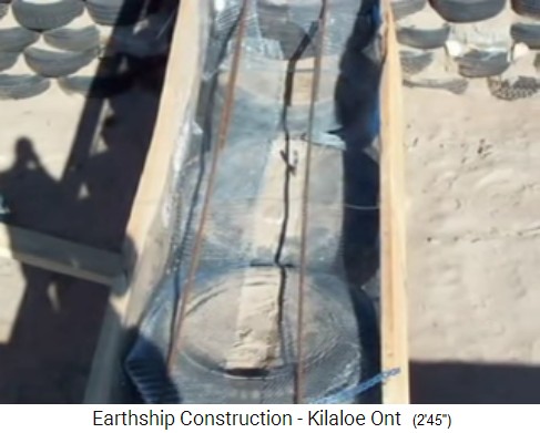 Killaloe, earthship
                                  construction 08: formwork in the roof
                                  area 02