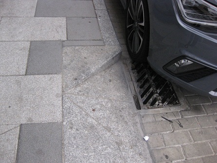 Rampe aus Granitstein Ecke
                        Seitenansicht 02