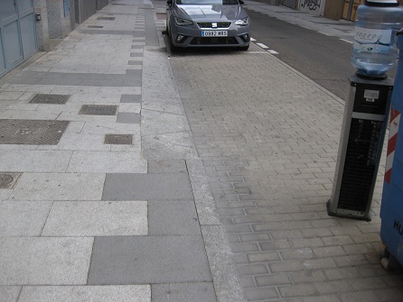 Rampe aus
                    Granitstein 02