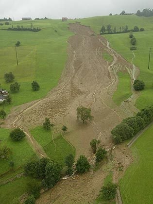 Entlebuch (Switzerland): mudflow
at a slow instead of forest (August 2005) Entlebuch (Switzerland):
mudflow at a slow instead of forest (August
2005)