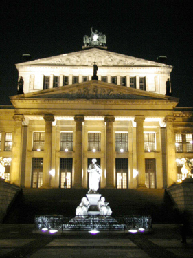 Konzerthaus am Gendarmenmarkt in Berlin: Alle
                      bezahlen mit Steuern, aber nur wenige brauchen
                      es...