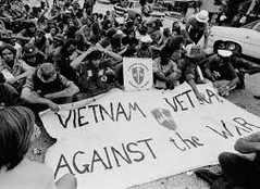 Asociaci�n de veteranos de la Guerra de Vietnam:
                manifestaci�n 01 con una manifestaci�n sentada