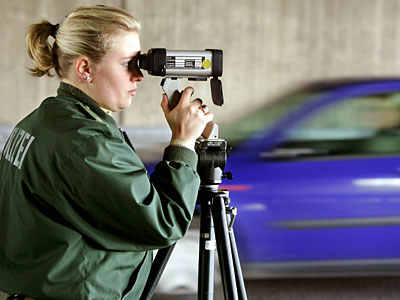 Mobile Radarkontrolle in Deutschland, bis heute
                in der Schweiz viel zu wenig angewandt...