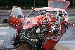 Selbstunfall
              23.6.2005 in Basel durch Kandelaber-Ping-Pong mit einem
              Schwerverletzten
