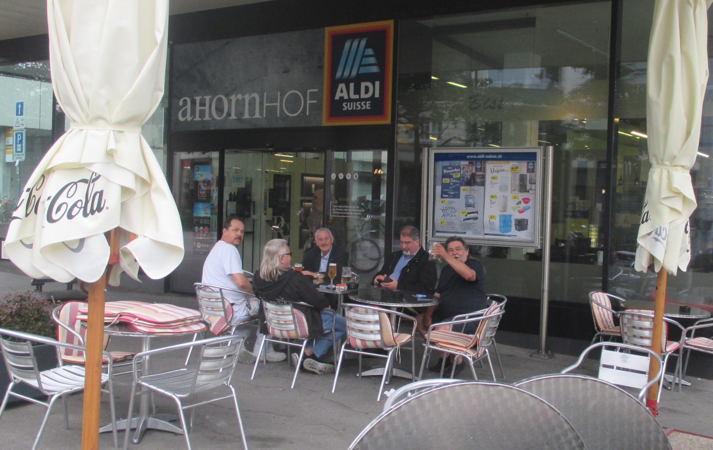 Alkoholiker in Basel Ahornstrasse
/ Spalenring 28.6.2022: WAS macht ein
Alkoholiker? Saufen+motzen+die
Gesellschaft zerstören - mehr macht er
nicht! Alkoholiker in Basel
Ahornstrasse / Spalenring 28.6.2022: WAS
macht ein Alkoholiker? Saufen+motzen+die
Gesellschaft zerstören - mehr macht er
nicht!