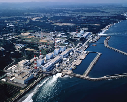 Fukushima, das
                            Selbstmord-Atomkraftwerk direkt am Meer vor
                            dem Tsunami (klassicher Harakiri)