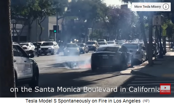 Tesla-Batterie entzündete sich während der Fahrt
                  in Los Angeles am Santa Monica-Boulevard, 18.6.2018
                  Foto 2, Sicht von hinten