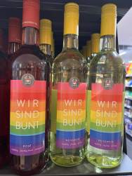 Woke-Wein bei Rewe im 4R
                            am 27.7.2024: Das soll Weisswein sein muss
                            man erst mal drauf kommen auf so einen
                            Schwachsinn