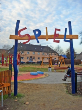 Entrance gate 02 at the
                          playground Hochstrass / Grner Weg in Moers,
                          NRW, Germany
