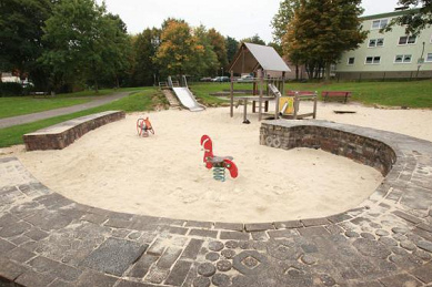Divider 01, sitting wall on a
                              playground in Brechten, Germany