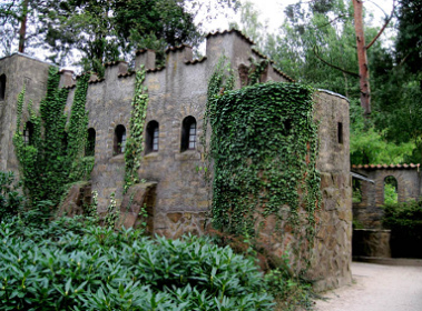 Fairy tale forest in
                              Ibbenbueren 03, a fairy tale house built
                              like a castle