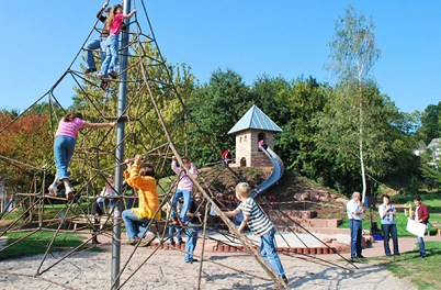 Climbing 5a: climbing
                            pyramid with ropes, town of Hornbach,
                            Rhineland-Palatinate, Germany