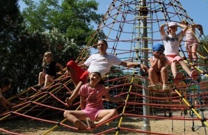 Climbing 05b: climbing
                            pyramid only with ropes, Petite Camargue,
                            France