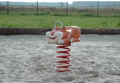 Balancn de muelle
                            bello 01 mostrando un perro, Ruednitz cerca
                            de Berln, Alemania
