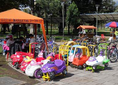 Coche para alquilar para nios de 2-5
                              aos 03, parque Ejido en Quito, Ecuador