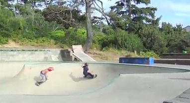 Patinaje 27: patinador en una curva en
                          Newport, Inglaterra