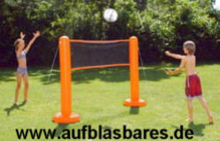 Campo
                          de voleibol con una red inflable, de la p�gina
                          aufblasbares.de