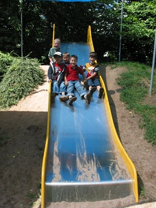 Breite Rutschbahn 01, z.B. in
                                Aschaffenburg