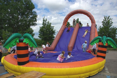 Aufblasbare Rutschbahn,
                            Event-Schmiede KTL, Fulda