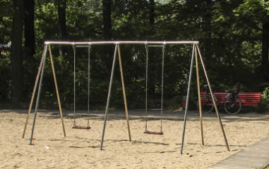 Schaukel-Ensemble09, Mebes-Park,
                                Berlin-Zehlendorf