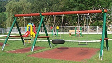 Schaukel-Ensemble 12, drei verschiedene
                            Schaukeln mit weichen Bodenplatten, Obra
                            Schaukelgerte