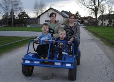 Go-Cart f�r 4
                              Personen mit zwei Lenkr�dern, Rutzenmoos,
                              �sterreich