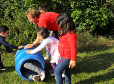 Spielplatzfest 01,
                          Fassrollen in Berlin-Wedding