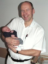 Ein Gyn�kologe
                              (hier: Dr. Gross mit einem Baby)